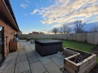 Castle Hill Barn, Ashlin Farm Barns - Lincoln - 6