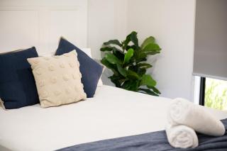 Mountain-Sea view on central of Airlea beach - 7