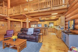 Soaring Pines Lodge by NW Comfy Cabins - 2