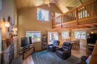 Paws in the Mountains by NW Comfy Cabins - 4