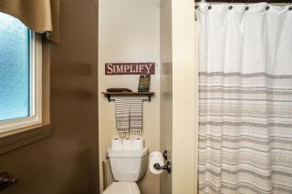 Otter Chalet on Fish Lake by NW Comfy Cabins - 1