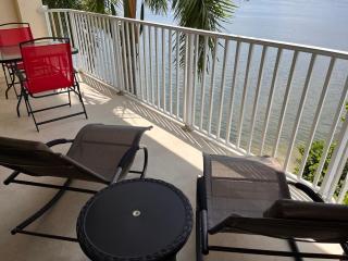 Oceanfront Luxury Condo! Mins to beach! Rum Bar Next Door! - São Petersburgo - 4