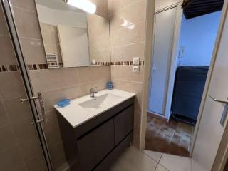 Studio Centre avec Piscine, Balcon et Proximité Plage, 2 Personnes - FR-1-702-3 - 1