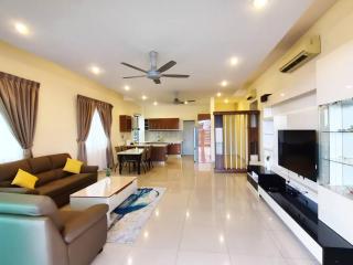 Deluxe Sunrise Suite 3 bedroom Loft B side seaview above Imago Shopping Mall - Kota Kinabalu - 0
