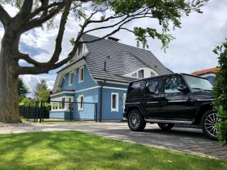 OstseeLagune Zingst, exklusive DHH, strandnah, Sauna, Kamin, 3 SZ, 2 Bäder, Glasfaser, Garten mit Südterrasse, E-Ladesäule, 2 Stellplätze, Strandkorb, Fahrradschuppen, Waschmaschine, Trockner - Zingst - 0