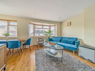 Pass the Keys Stylish 2BR Apartment Parking x 2 Oxford - 9