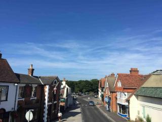 Crow’s Nest, Central New Forest coastal village beach apartment - Milford on Sea - 1