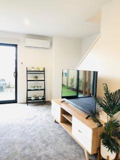 Arena,Railway Station Townhouse with Free car park - Christchurch - 4