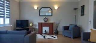 Spacious 3-Bed House in Chateau Garnier - Château-Garnier - 9