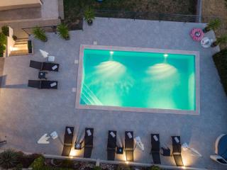 Holiday House App Grace with pool and view in Klis - Klis - 7