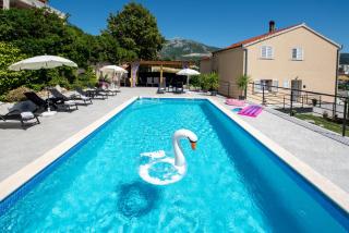 Holiday House App Grace with pool and view in Klis - Klis - 5