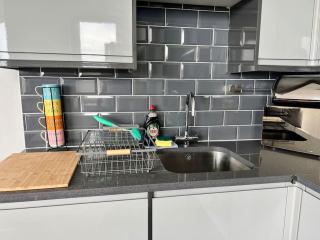 The Seafront Apartment - Westbrook Bay Beach - By Goldex Coastal Breaks - 3