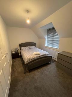 Stunning Two-Bedroom Apartment at A3REE, Free Parking, near Cribbs Causeway Mall - Bristol - 1