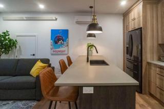 883 suite 102 Bromont Vieux Village 2cac , foyer - 1