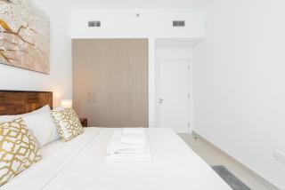 Lux BnB The Grand Creek Harbor Views - Dubai - 4