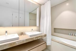 Lux BnB The Grand Creek Harbor Views - Dubai - 1