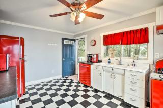 Waterfront Cottage on Sawmill Bay with Deck! - 1