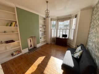 Beautiful ground floor garden flat - 1