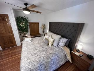 Spacious, Cal King Bed, Sleeps 6, Full Kitchen - 0