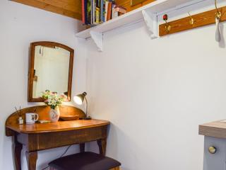 Woodcarver's Cottage - - 5