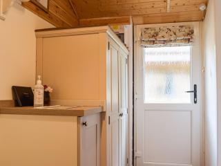 Woodcarver's Cottage - - 4