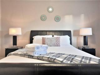 Stylish Getaway by Spruce Meadows - 9