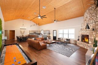 Mountain Views I Pool&Hot Tub I Home for 20 Guests - Concan - 1