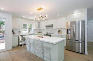 Modern Cozy Newly Upgraded Home - 3