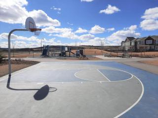 Elegant Getaway by Park 2xGarage - 3