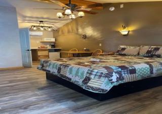 Nine Pines Motel - 1