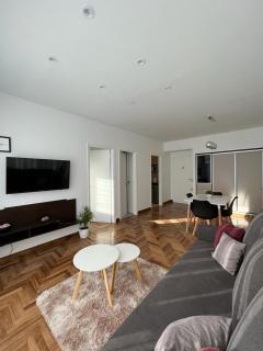 IMPECABLE DEPARTAMENTO. PLAZA COLON CON BALCON A LA CALLE - 8