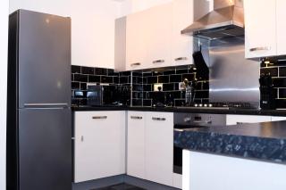 Modern 3 Bed House - Wolverhampton - 1