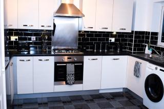 Modern 3 Bed House - Wolverhampton - 2