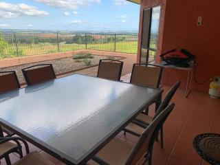 A picturesque 3 bedroom house with splendid views - Atherton - 9