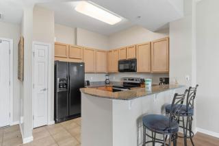 Family friendly condo in heart of Destin! Resort style pool, tennis courts minutes from beach - Destin - 1