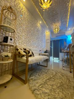 Elegant Cozy Condo, 100" Home Theater, UNLI NETFLIX 100mbps at EDSA SHAW - Manila - 0