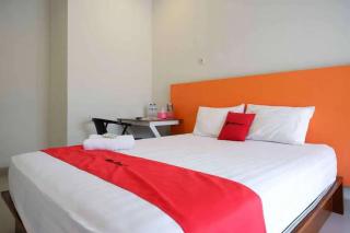 Reddoorz near Stadion Kridosono Blora - 3