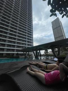 Elegant Cozy Condo, 100" Home Theater, UNLI NETFLIX 100mbps at EDSA SHAW - Manila - 8