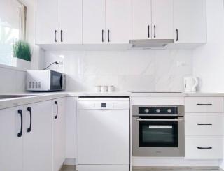 Well-Located 2-Bedroom Unit in Mornington - 7