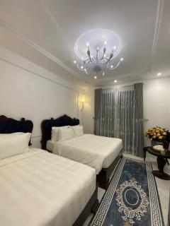 WHITE HOTEL - 3
