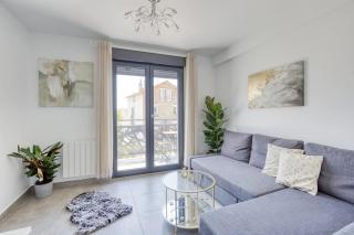 Le Central - Parking - 10' Paris - 30' Disneyland - Fontenay-sous-Bois - 9