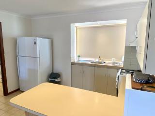 Forrest Holiday Unit Bunbury - Glen Iris - 8