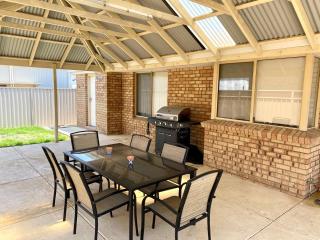 Forrest Holiday Unit Bunbury - Glen Iris - 5