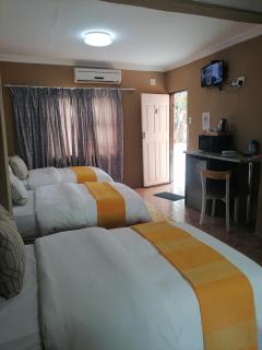 Rondy Bosch Lodge - Louis Trichardt - 3