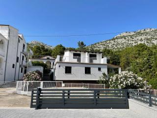 Apartmani Fićurin Starigrad Paklenica - Starigrad-Paklenica - 0