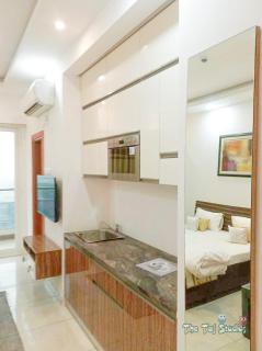Taj Studios-Serviced Studio 1st time In Mall - Noida - 2