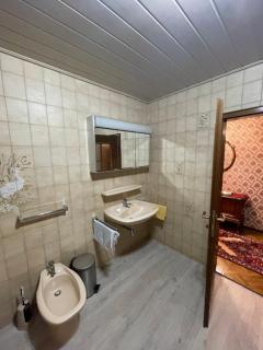 WG in Homberg Efze, Monteurzimmer, 2 Erwachsene, 1 Doppelzimmer Nr 3 - - 6