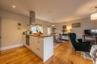 Bell Tower Cottage - Middleton - 1