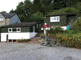 Redwood Lodge, Dee Valley Stays - cosy microlodge with detached private shower & WC - Corwen - 9