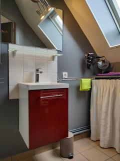 Studio au 2e étage de notre maison de ville - 4